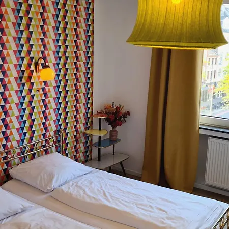 Weltempfaenger Backpacker بيت شباب كولونيا