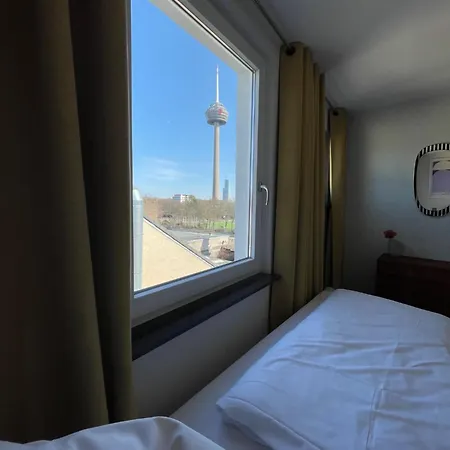 Weltempfaenger Backpacker * Cologne
