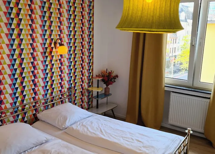 Weltempfaenger Backpacker Albergue Colónia